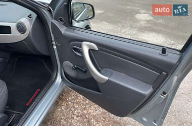 Хетчбек Dacia Sandero 2009 в 