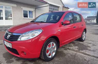 Хэтчбек Dacia Sandero 2008 в Ирпене