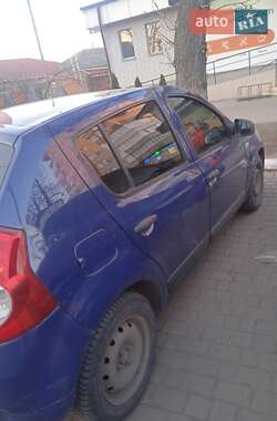 Хэтчбек Dacia Sandero 2009 в 