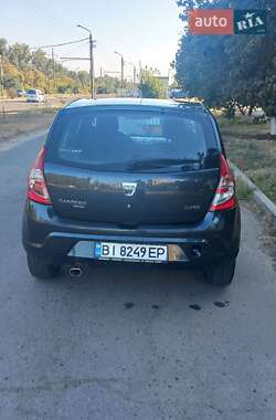 Хэтчбек Dacia Sandero 2009 в 