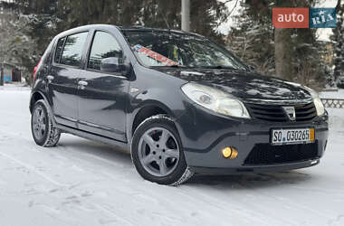 Хэтчбек Dacia Sandero 2009 в Умани