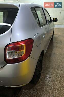Хэтчбек Dacia Sandero 2014 в 