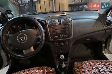 Хэтчбек Dacia Sandero 2014 в 