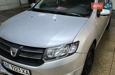 Хэтчбек Dacia Sandero 2014 в 