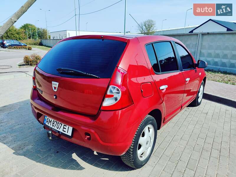 Хетчбек Dacia Sandero 2010 в Житомирі