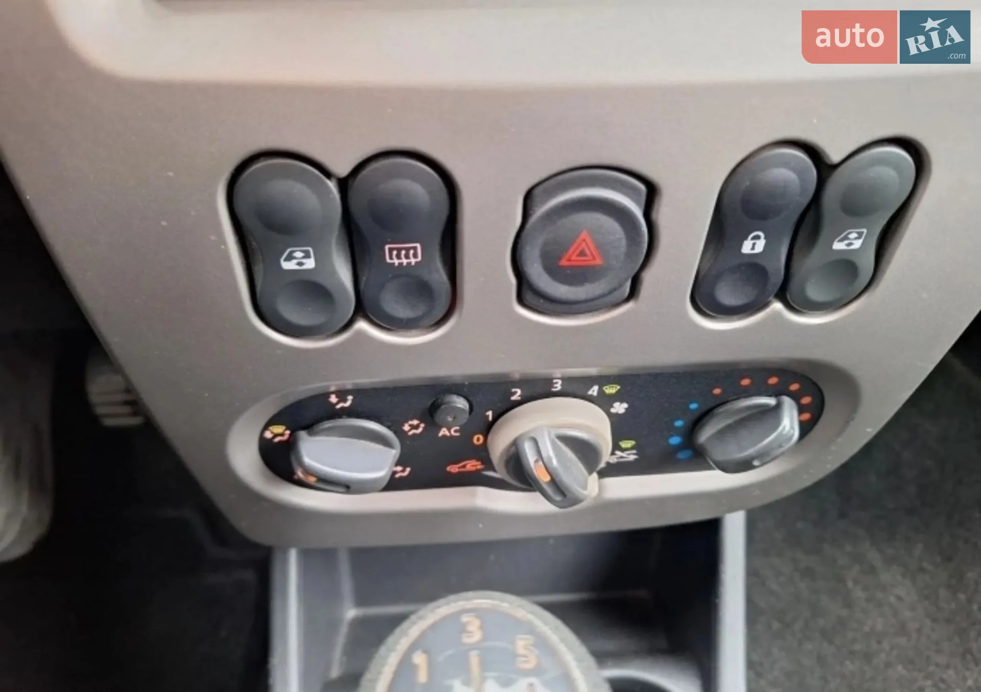 2010 Dacia Sandero - мініатюра 27