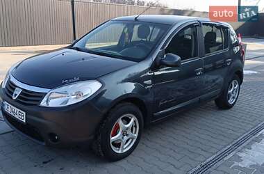 Хетчбек Dacia Sandero 2011 в Чернівцях