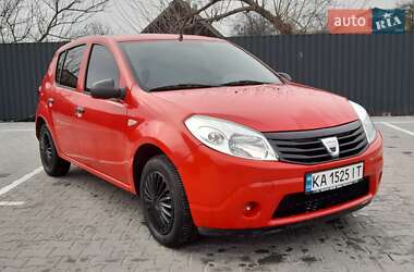 Хэтчбек Dacia Sandero 2009 в Виннице