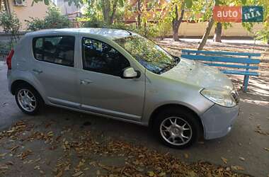 Хетчбек Dacia Sandero 2010 в Києві