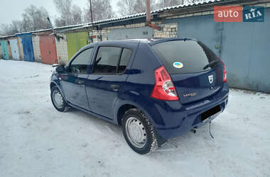 Хэтчбек Dacia Sandero 2009 в Глухове