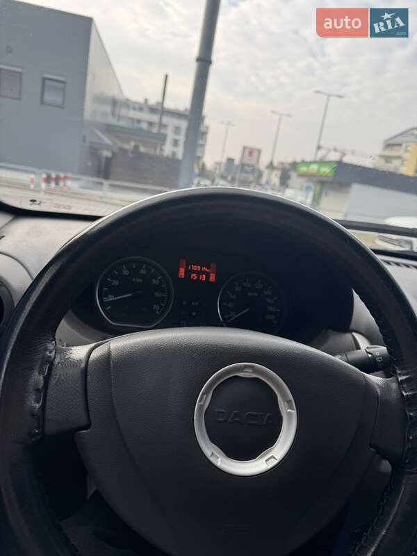 Хэтчбек Dacia Sandero 2009 в Киеве