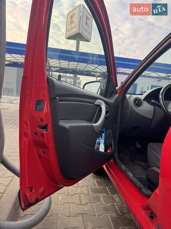 Хэтчбек Dacia Sandero 2009 в Киеве