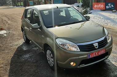 Хэтчбек Dacia Sandero 2009 в Чернигове