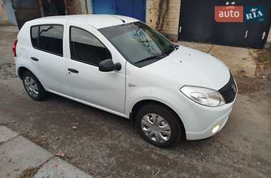 Хэтчбек Dacia Sandero 2012 в Александрие