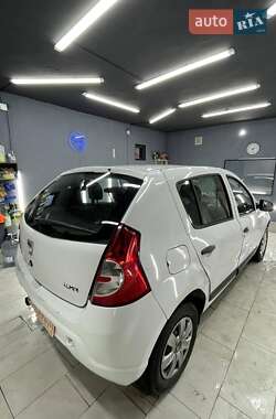 Хетчбек Dacia Sandero 2012 в Львові