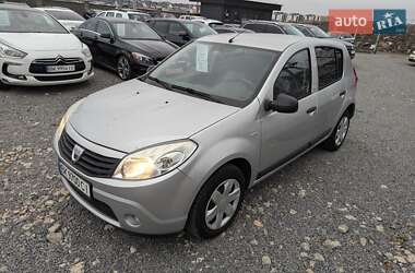 Хэтчбек Dacia Sandero 2011 в Ровно