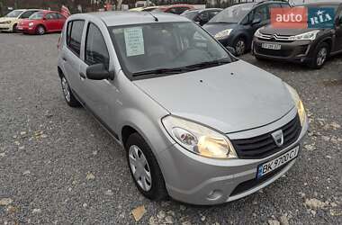 Хэтчбек Dacia Sandero 2011 в Ровно