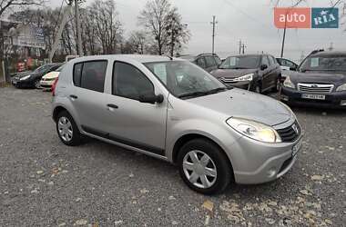 Хэтчбек Dacia Sandero 2011 в Ровно