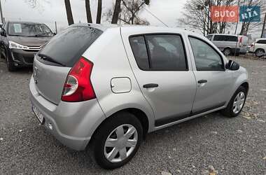 Хэтчбек Dacia Sandero 2011 в Ровно