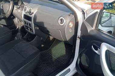 Хэтчбек Dacia Sandero 2009 в Ровно