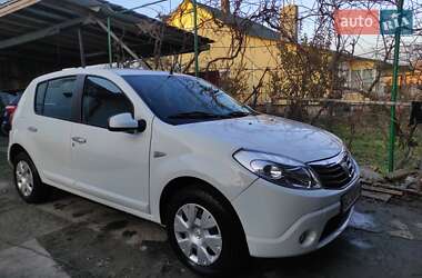 Хэтчбек Dacia Sandero 2010 в 