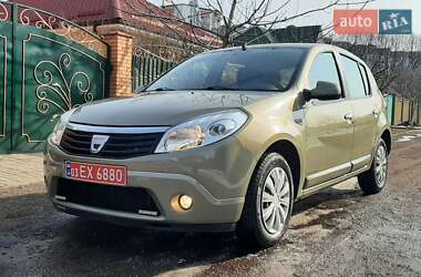 Хетчбек Dacia Sandero 2009 в Чернігові