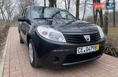 Хэтчбек Dacia Sandero 2009 в Хороле