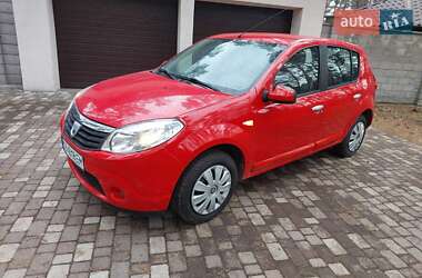 Хэтчбек Dacia Sandero 2010 в Чернигове