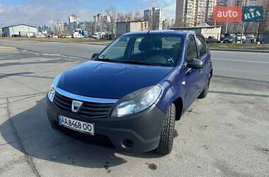 Хэтчбек Dacia Sandero 2009 в Киеве