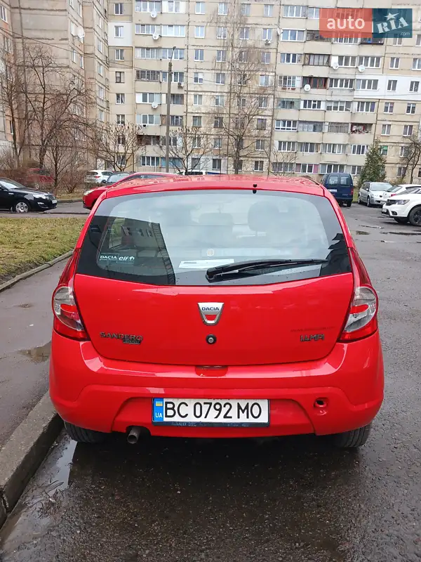 Хэтчбек Dacia Sandero 2009 в 