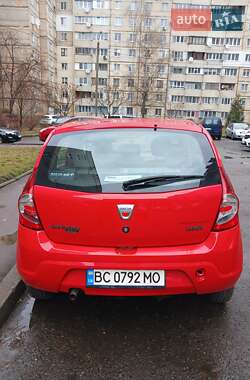 Хэтчбек Dacia Sandero 2009 в 