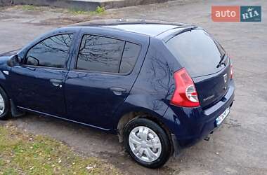 Хэтчбек Dacia Sandero 2011 в Иршаве