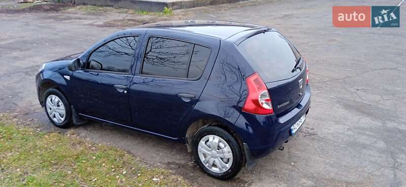 Хетчбек Dacia Sandero 2011 в Іршаві