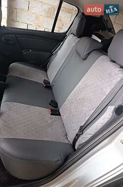 Хэтчбек Dacia Sandero 2012 в 
