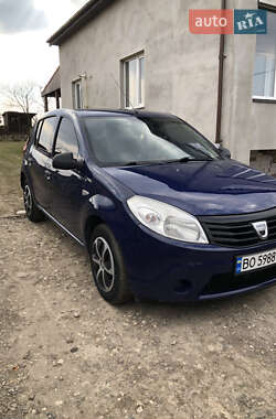 Хэтчбек Dacia Sandero 2009 в 