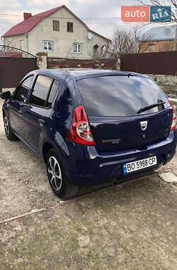 Хэтчбек Dacia Sandero 2009 в 