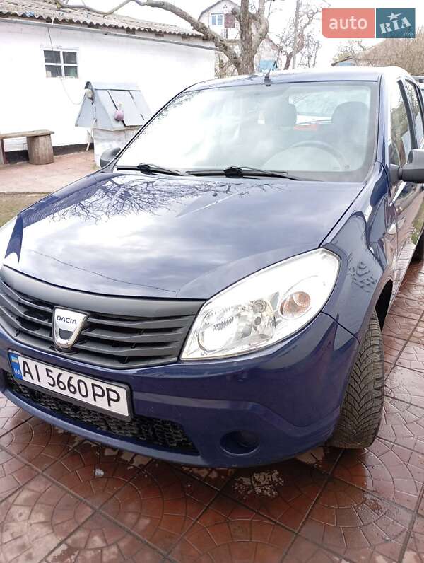 Хэтчбек Dacia Sandero 2009 в 