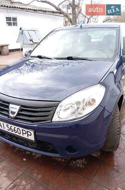 Хэтчбек Dacia Sandero 2009 в 