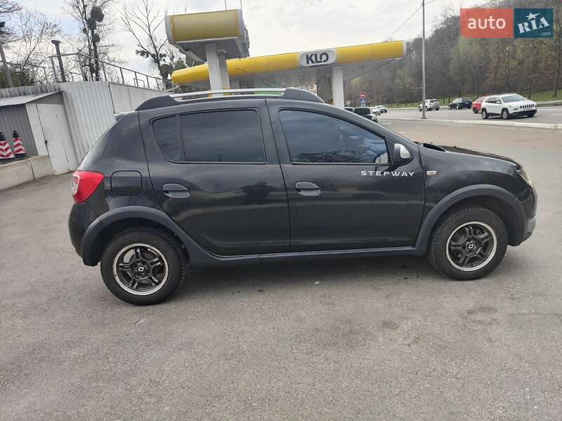 Хэтчбек Dacia Sandero 2014 в Киеве