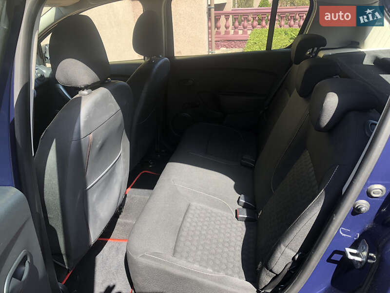 Хэтчбек Dacia Sandero 2014 в Ровно
