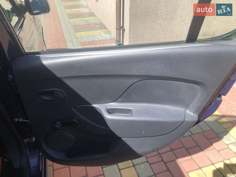 Хэтчбек Dacia Sandero 2014 в Ровно