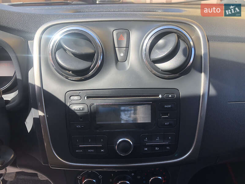 Хэтчбек Dacia Sandero 2014 в Ровно
