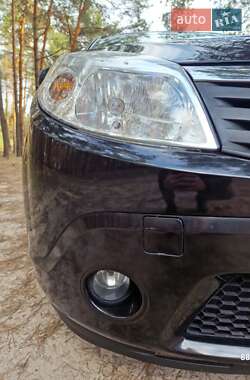 Хэтчбек Dacia Sandero 2011 в 