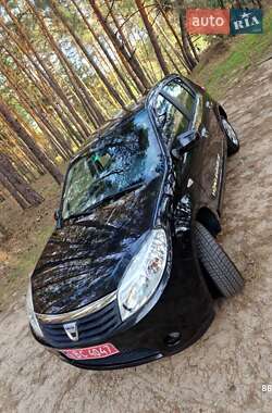 Хэтчбек Dacia Sandero 2011 в 