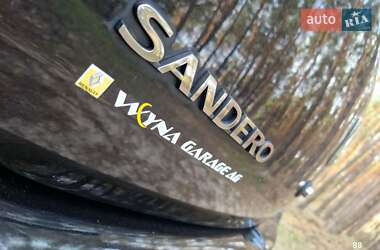 Хэтчбек Dacia Sandero 2011 в 
