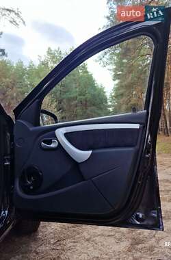 Хэтчбек Dacia Sandero 2011 в 