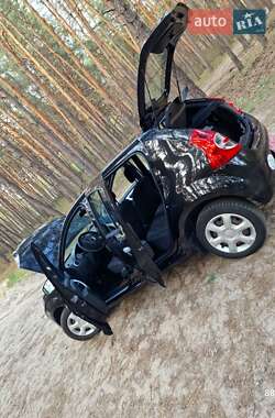 Хэтчбек Dacia Sandero 2011 в 