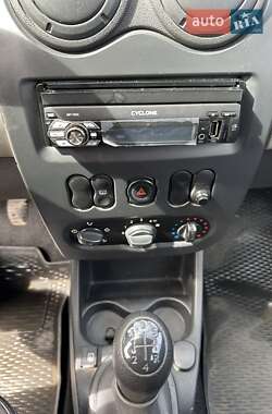 Хэтчбек Dacia Sandero 2010 в 