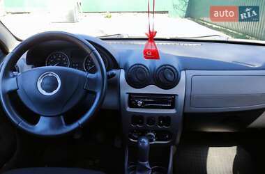 Хетчбек Dacia Sandero 2010 в 