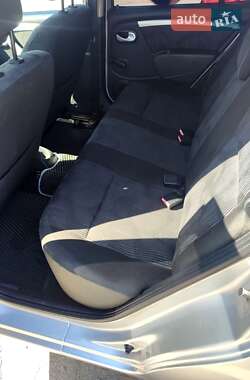 Хэтчбек Dacia Sandero 2009 в 